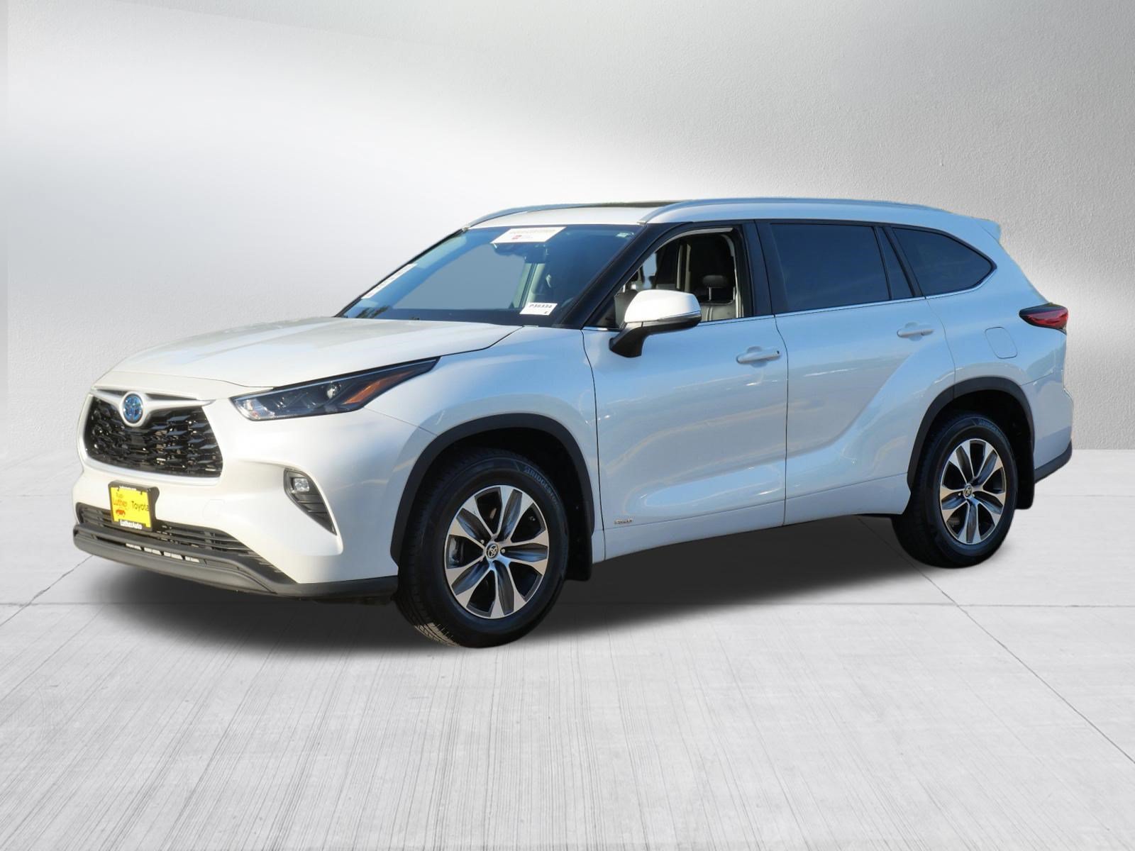 Certified Used 2020 Blizzard Pearl Toyota Limited image 3