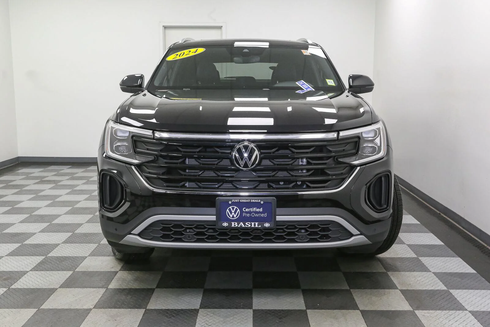 Used 2024 Deep Black Pearl Volkswagen 2.0T SE w/Technology image 4