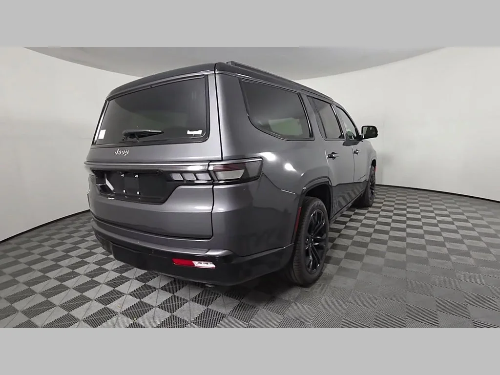 New 2026 Baltic-Gray Metallic Clear-Coat Exterior Paint Jeep Summit Obsidian image 34