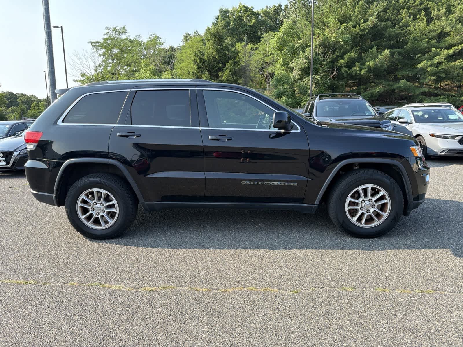 Used 2018 Diamond Black Crystal Pearlcoat Jeep Laredo E image 6