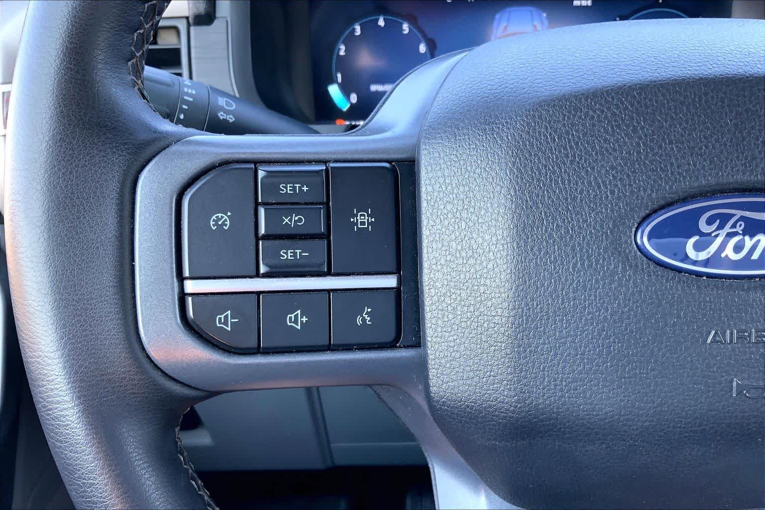 Used 2025 Oxford White Ford XLT image 24