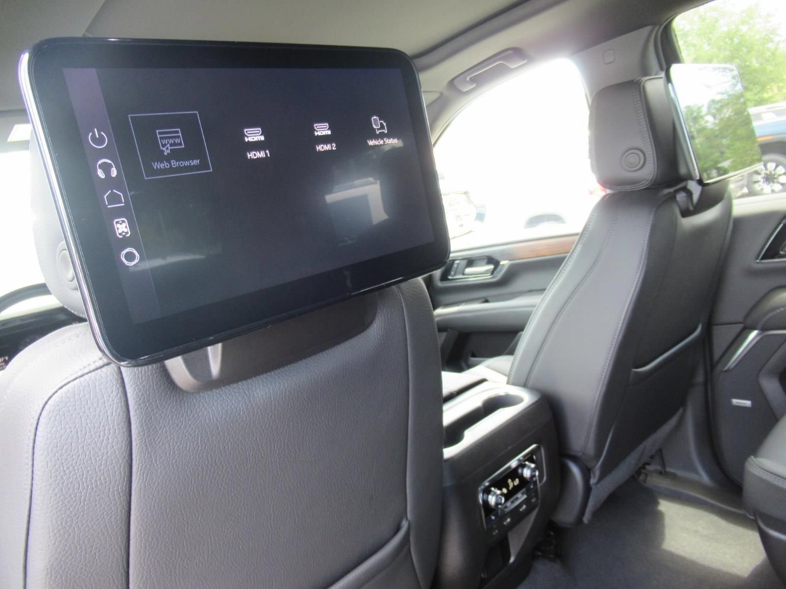 2026 GMC Yukon Denali - Photo 17