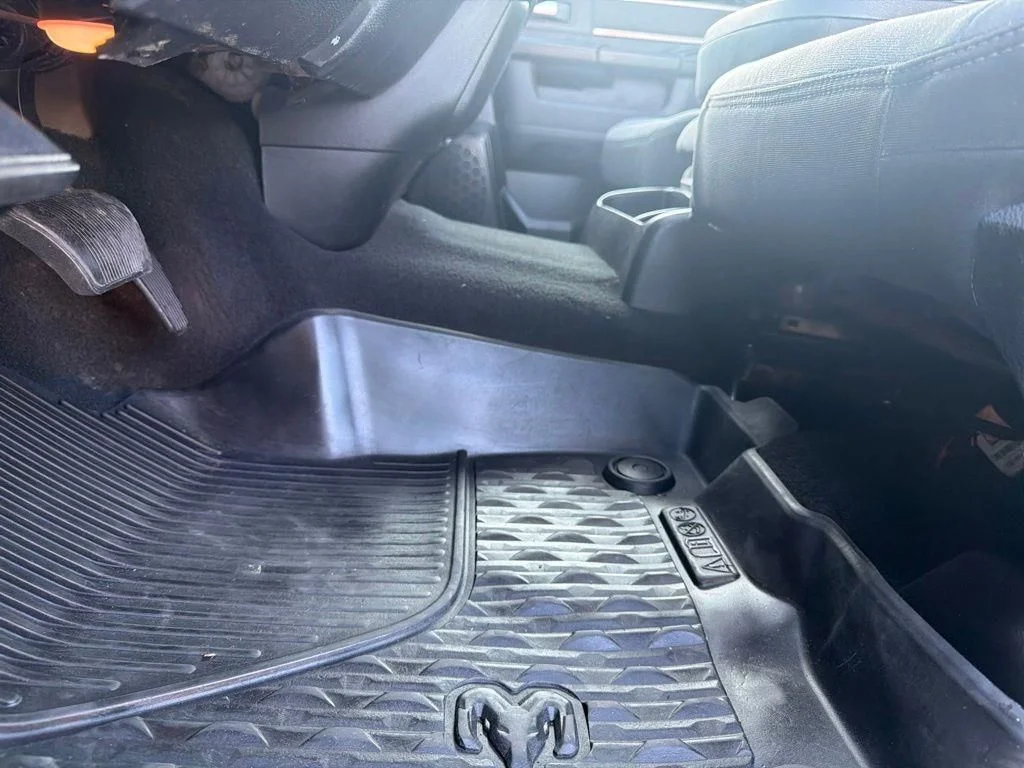 Used 2022 White Ram Big Horn image 32