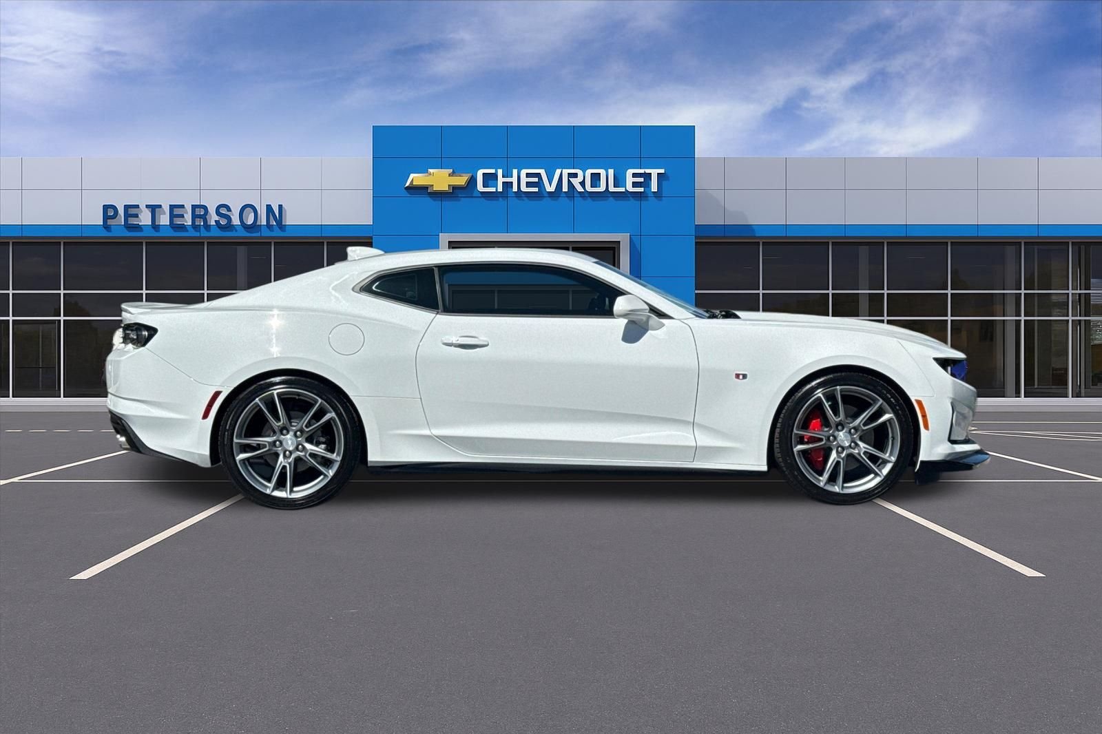 Used 2023 White Chevrolet 1LT image 3