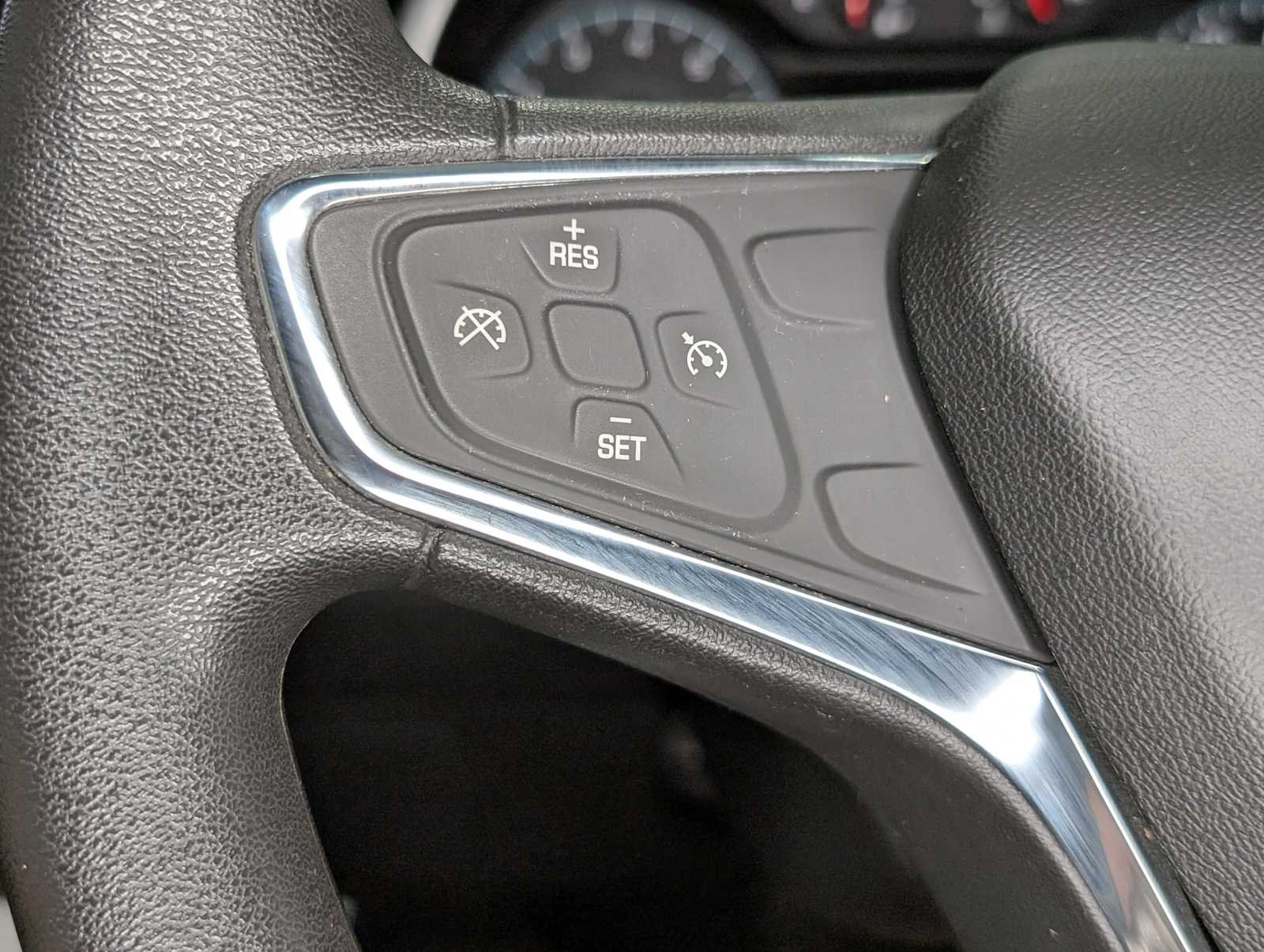Used 2018 Summit White Chevrolet LS image 31