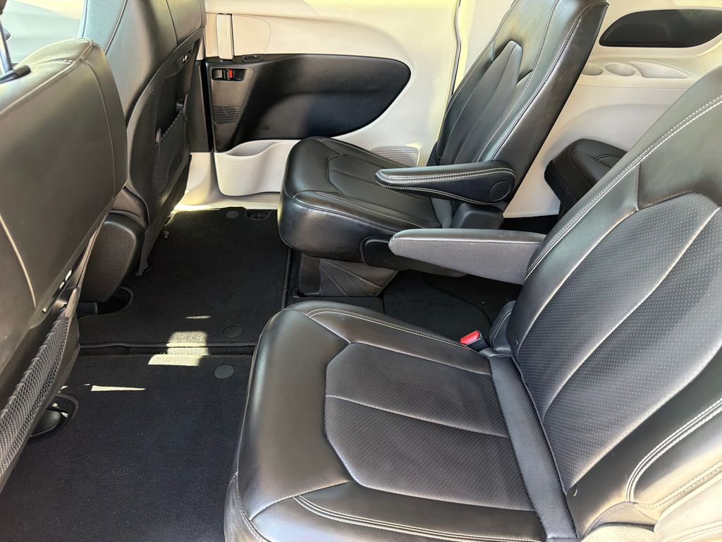 Used 2024 Silver Chrysler Touring L image 18