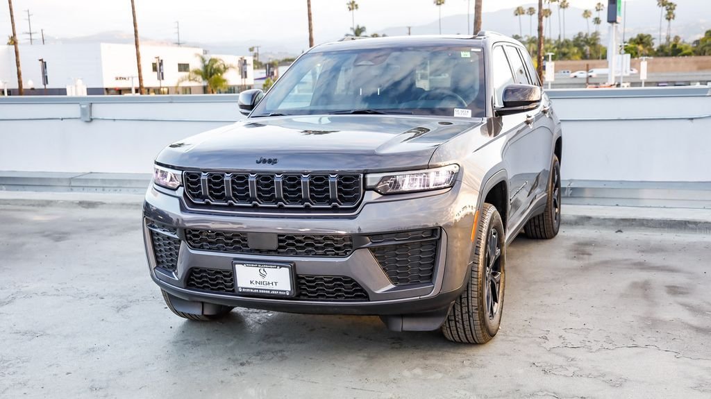 New 2026 Baltic Gray Metallic Clearcoat Jeep Altitude image 4