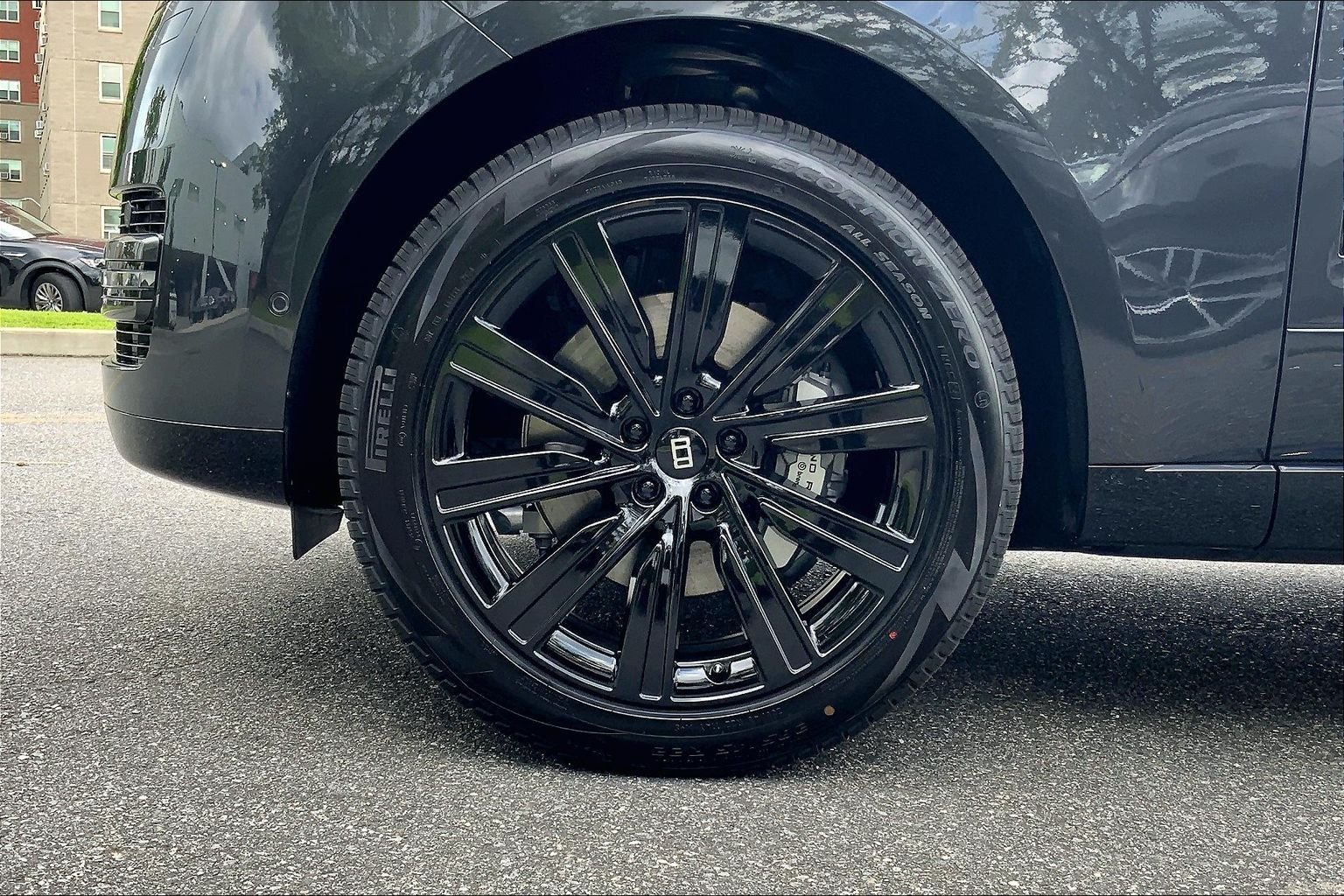 New 2027 Carpathian Grey Land Rover SE image 12