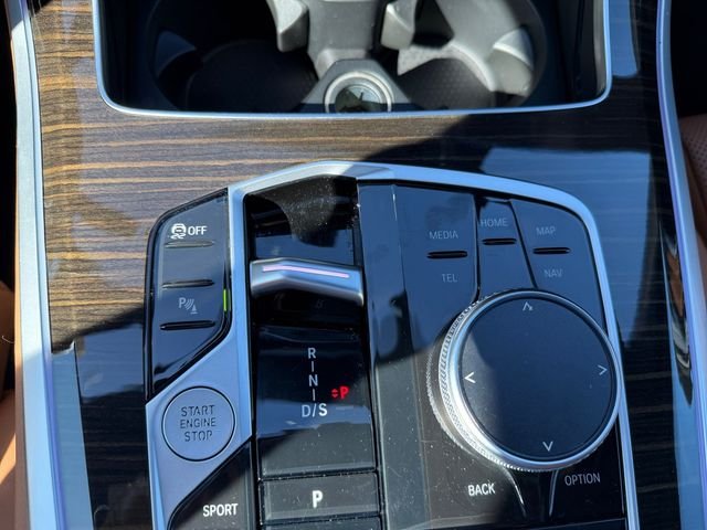 Used 2024 White BMW xDrive40i image 23