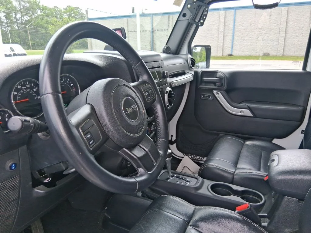 Used 2012 White Jeep Sahara image 7