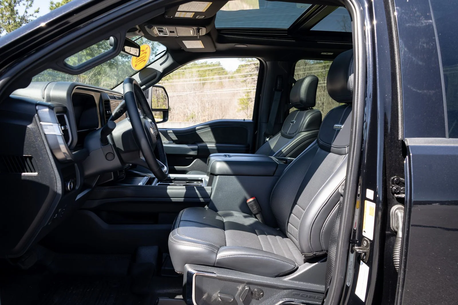 2025 Ford F-450 Super Duty Platinum - Photo 24
