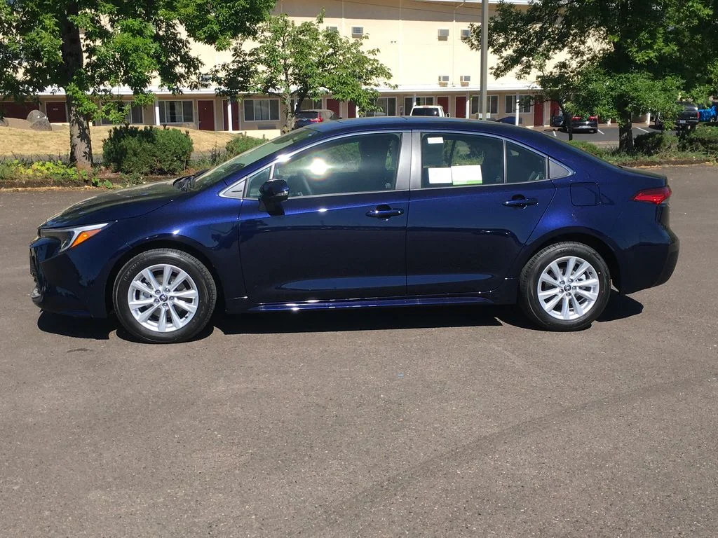Used 2026  Toyota XLE image 3