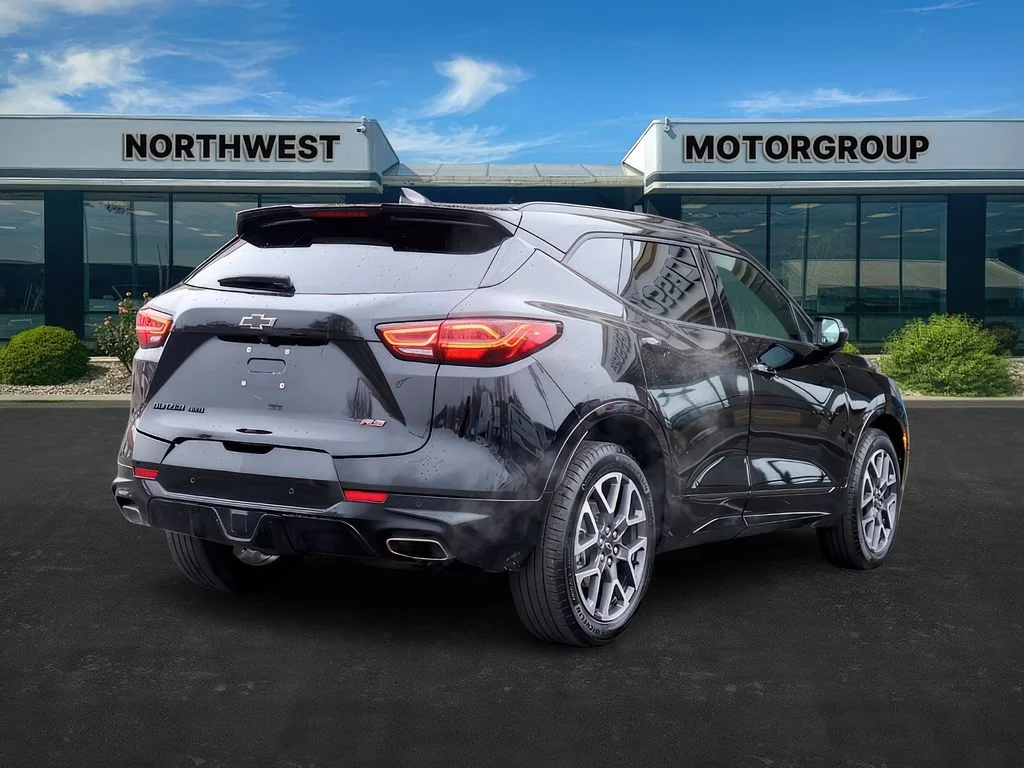 Used 2025 Black Chevrolet RS image 7