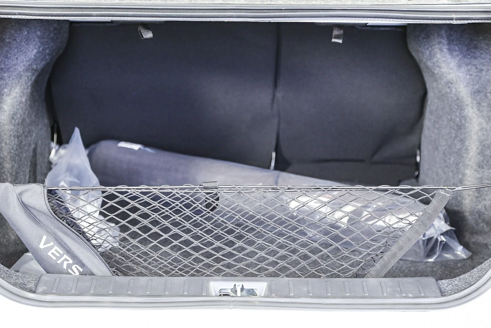 2025 Nissan Versa Sedan SR - Photo 12
