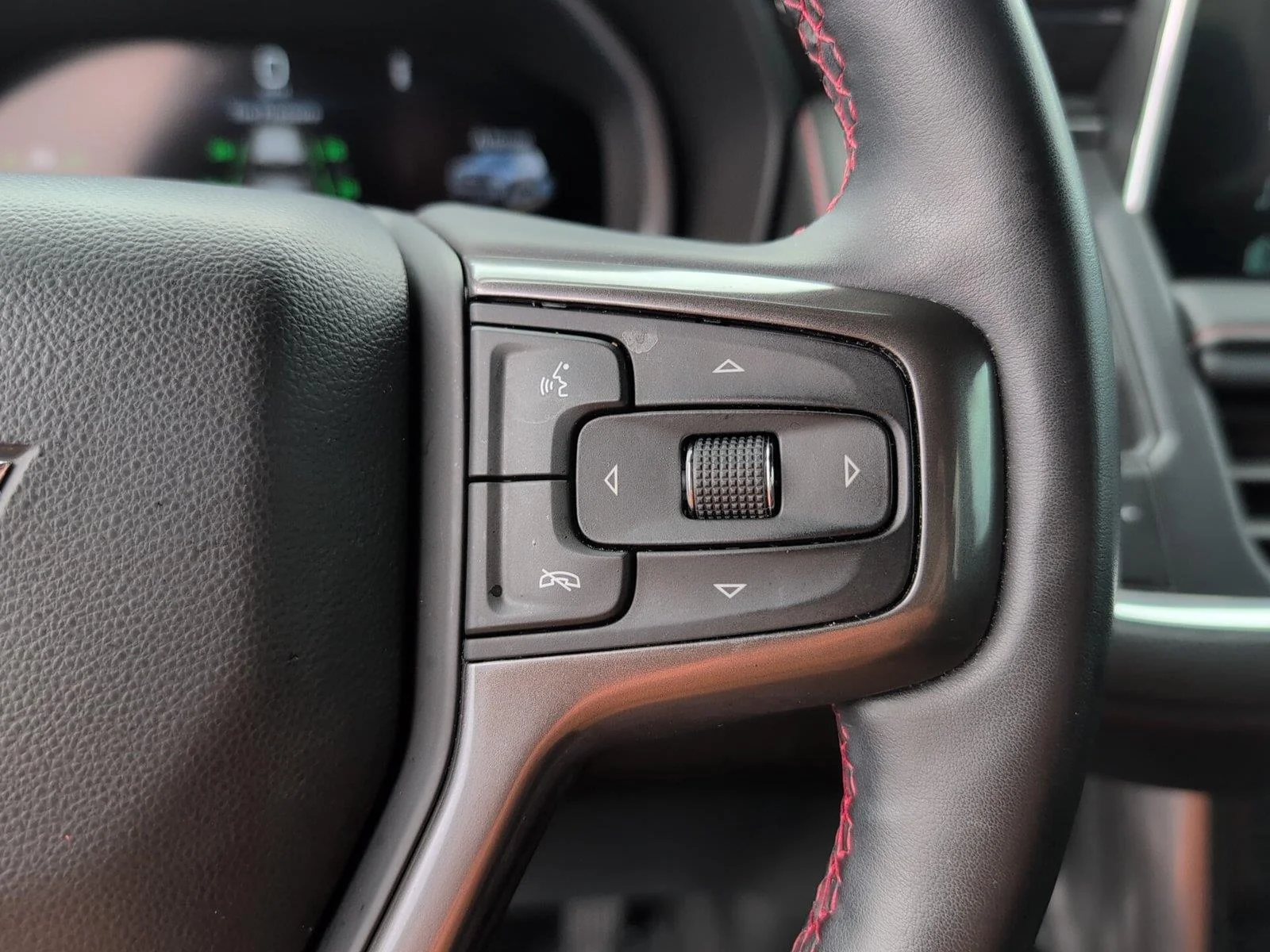 Used 2023 SUMMIT WHITE Chevrolet RST image 25