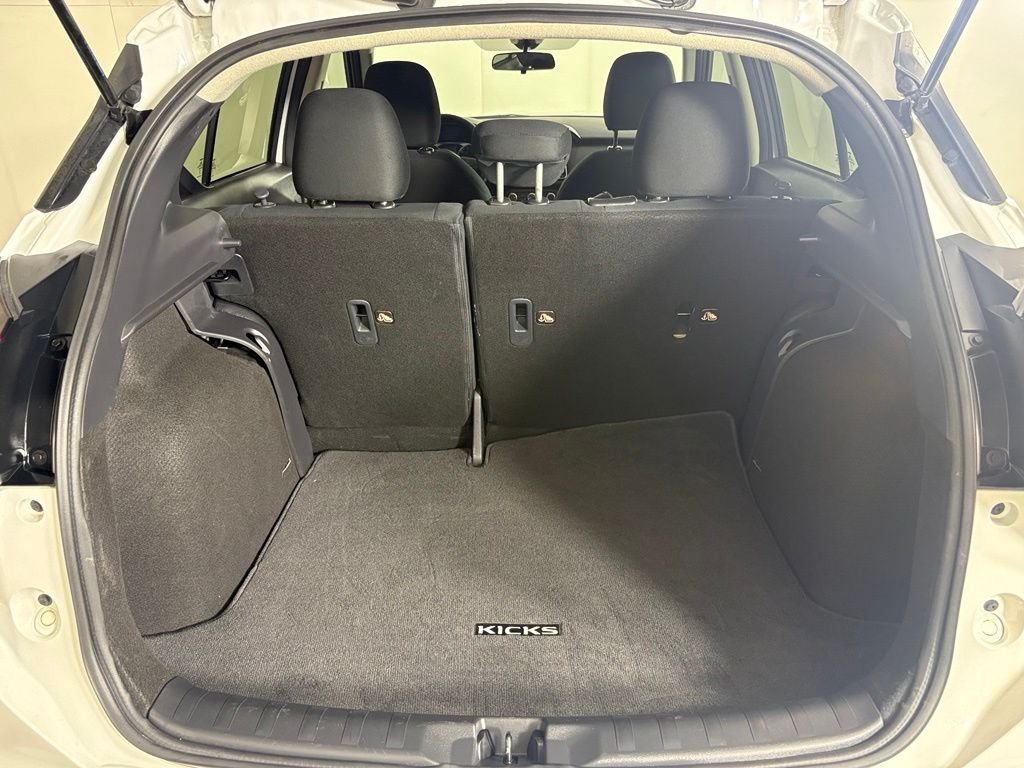 Used 2024 White Nissan S image 18