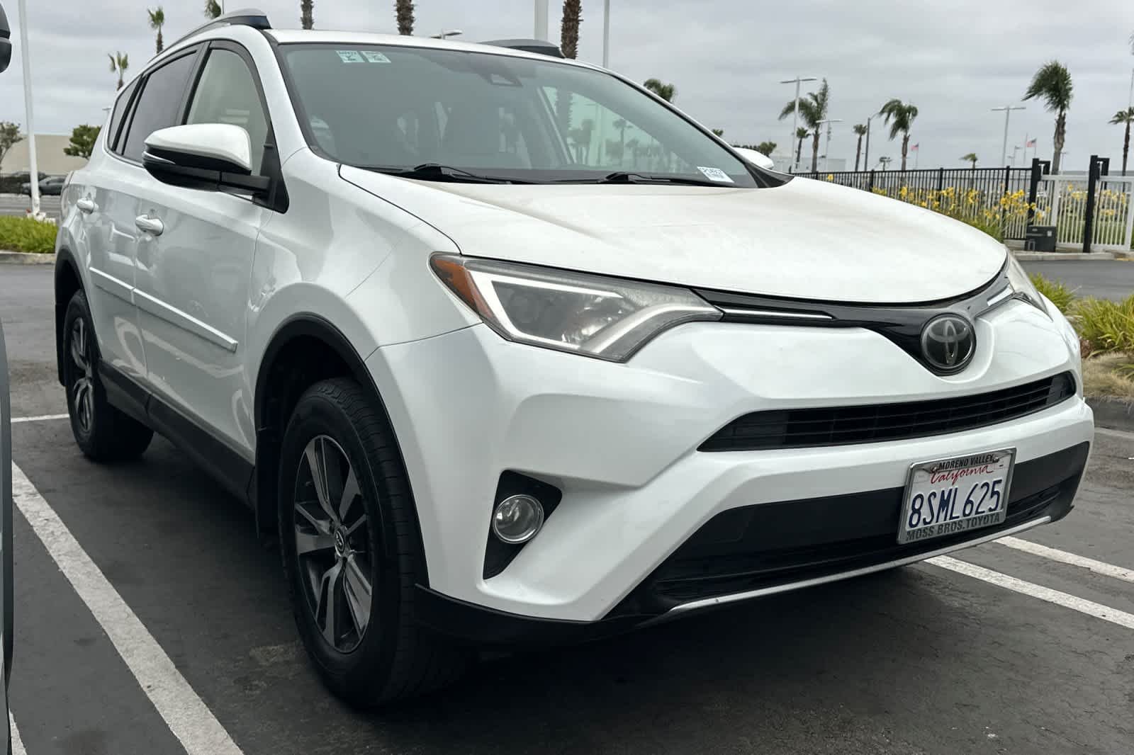 Certified Used 2018 Super White Toyota XLE image 2