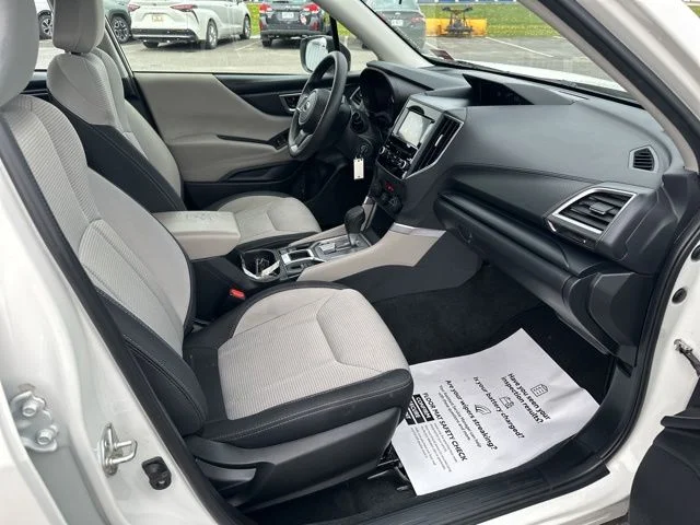 Used 2022 White Subaru Base image 8