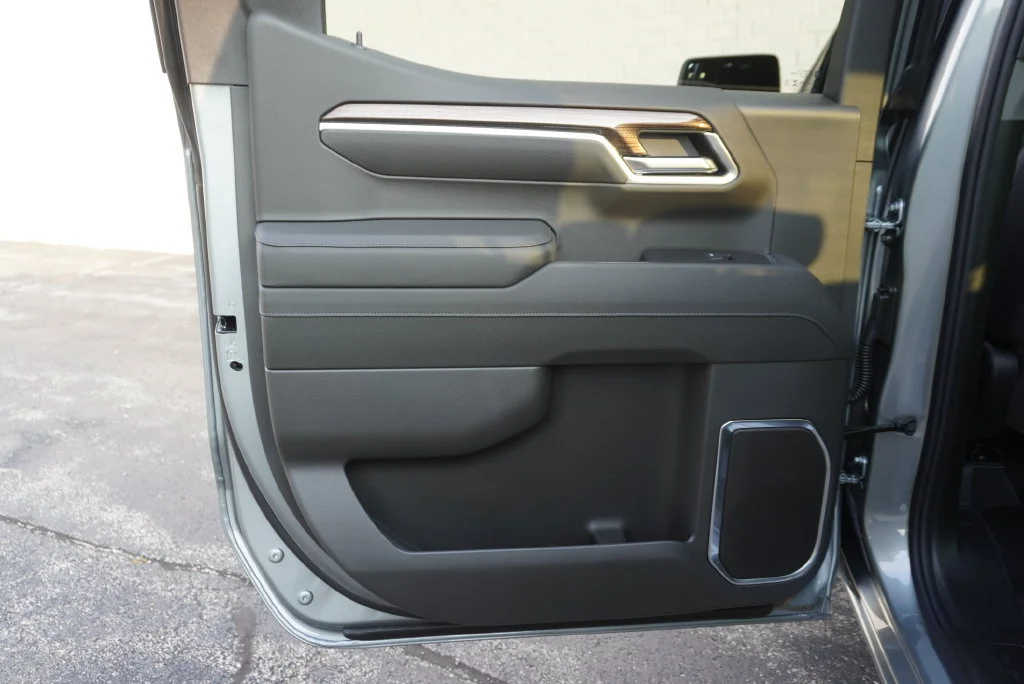 New 2026 Sterling Gray Metallic Chevrolet LT (2FL) image 24