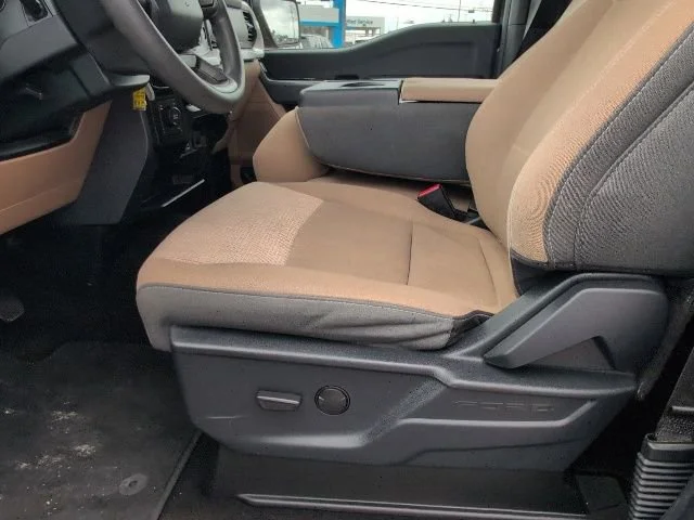 Used 2023  Ford XL image 10