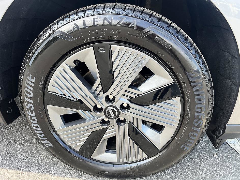 Used 2025 Gun Metallic Nissan SL image 12