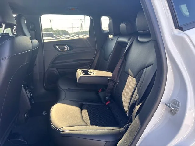 New 2026 White Jeep Latitude image 35