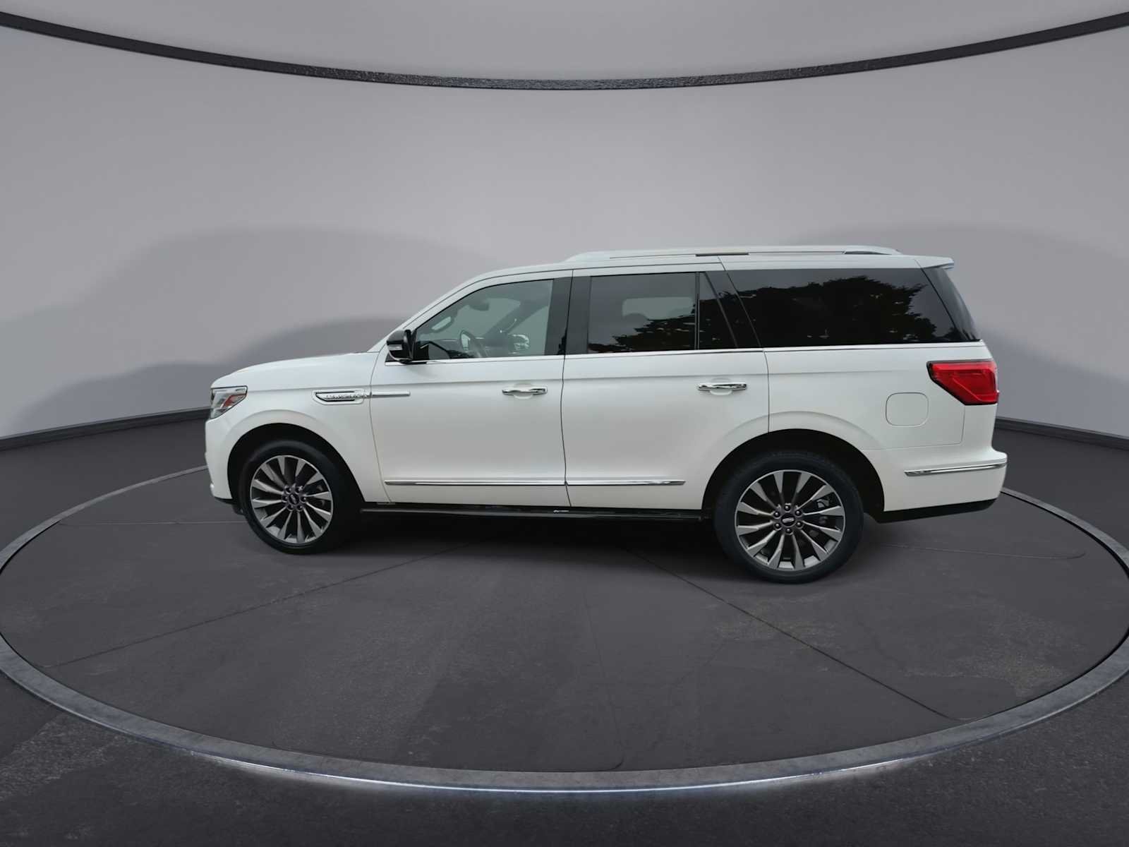 Used 2019 White Platinum Metallic Tri-Coat Lincoln Select image 5