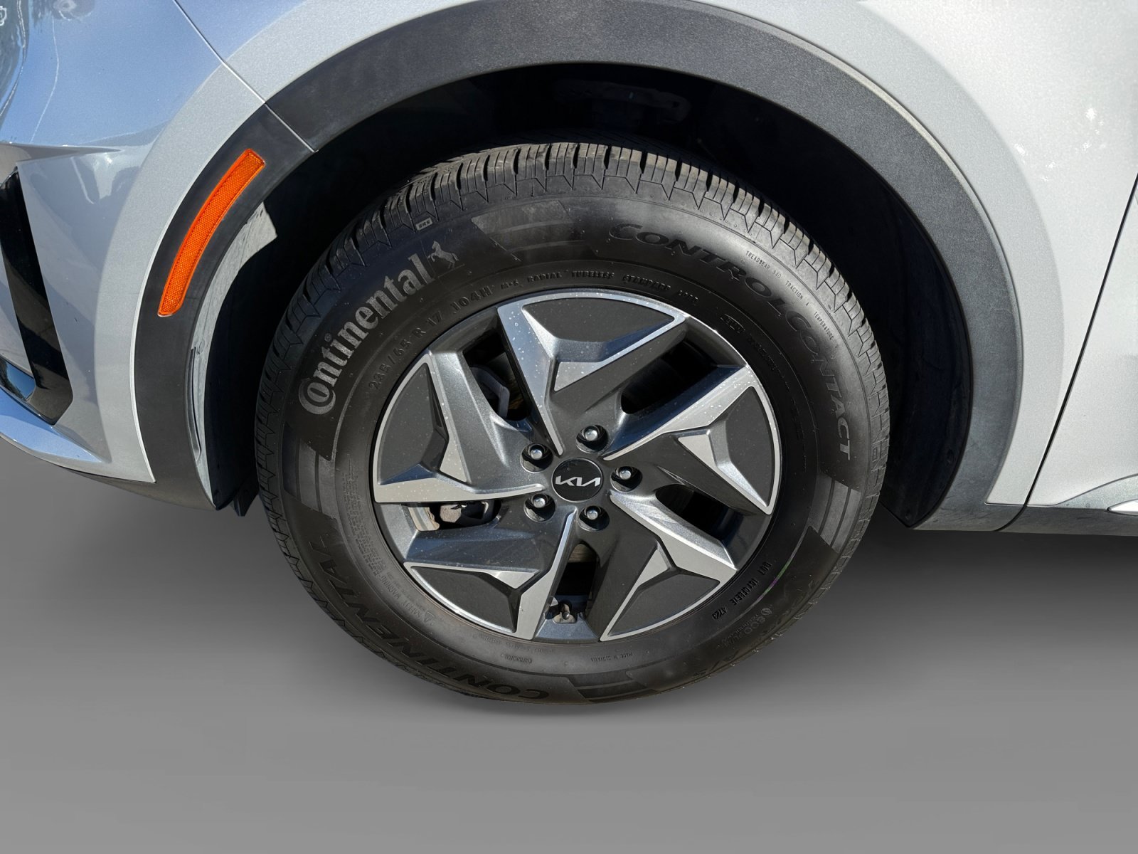 Used 2023 Silky Silver Kia EX image 9