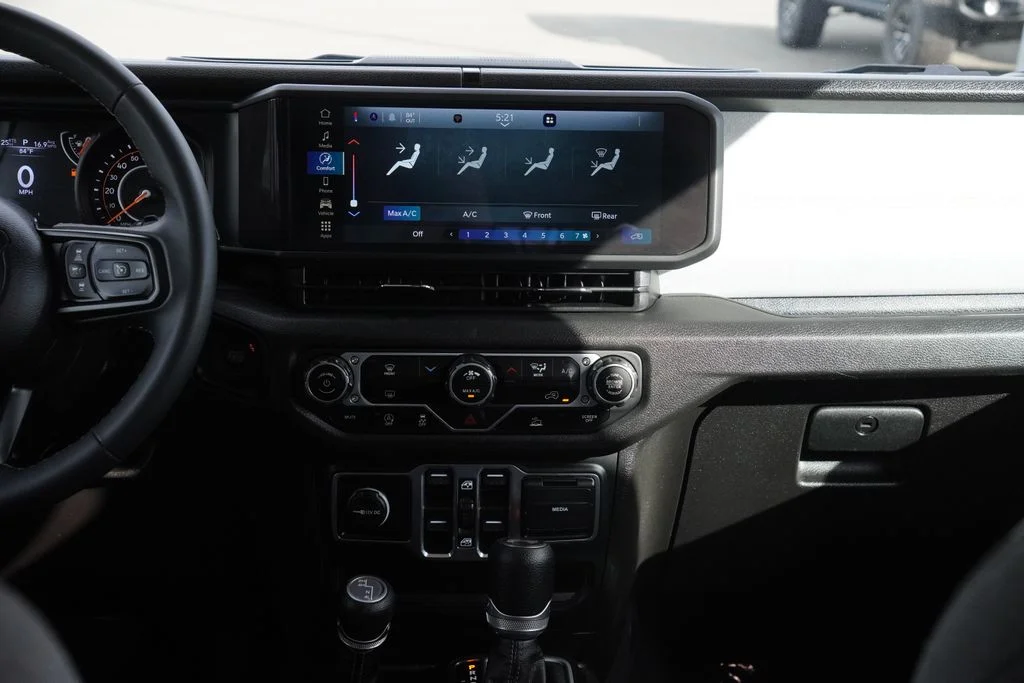 Used 2025 White Jeep Sport S image 33