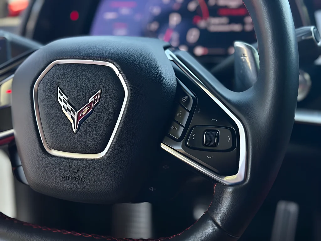Used 2022 White Chevrolet Stingray image 16