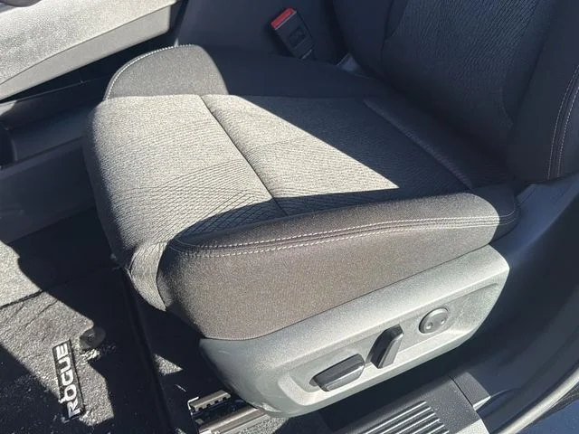 2026 Nissan Rogue SV - Photo 29