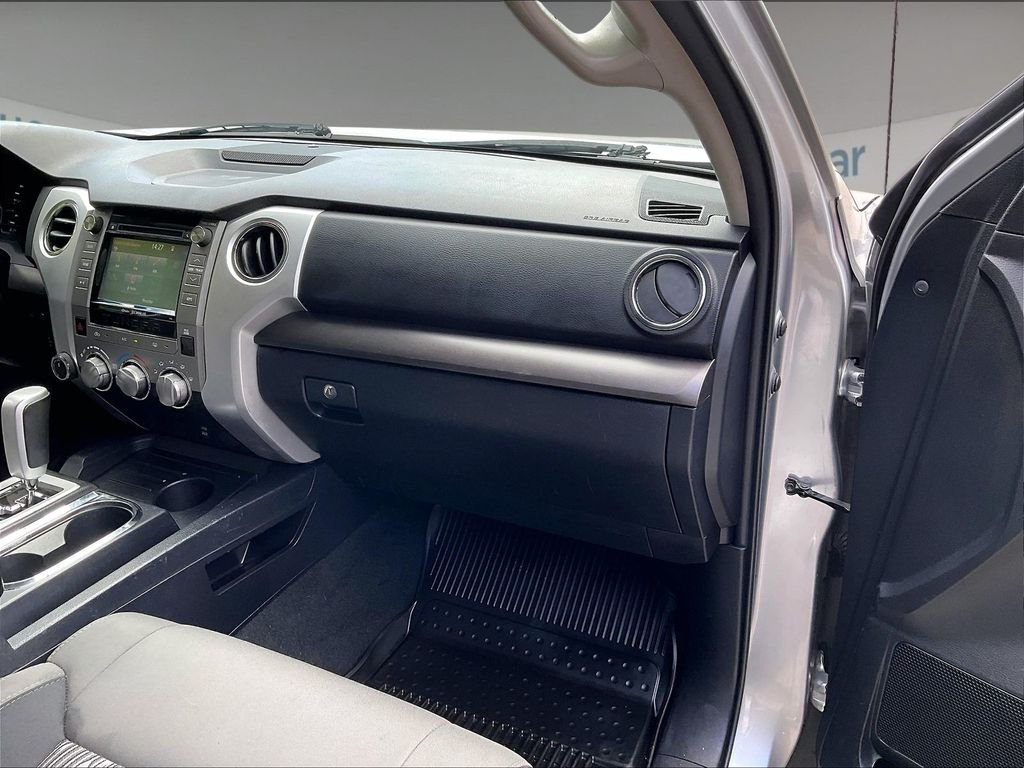 Used 2018 Silver Toyota SR5 image 13