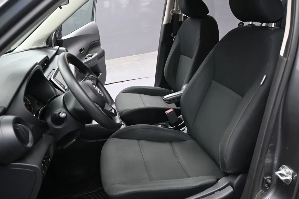 Used 2024 Gray Nissan S image 18