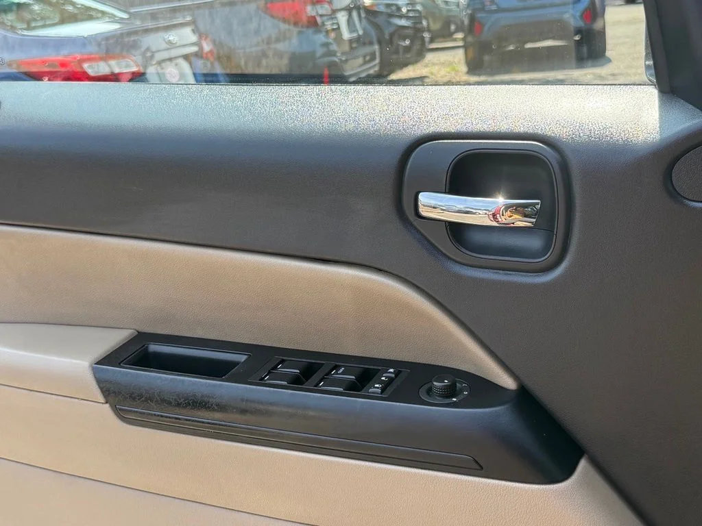 Used 2016 Deep Cherry Red Crystal Pearlcoat Jeep Latitude image 19