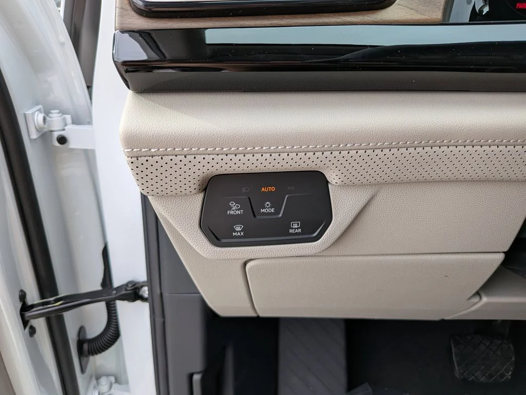 New 2026 White/off-white Volkswagen 2.0T SE w/Technology image 24