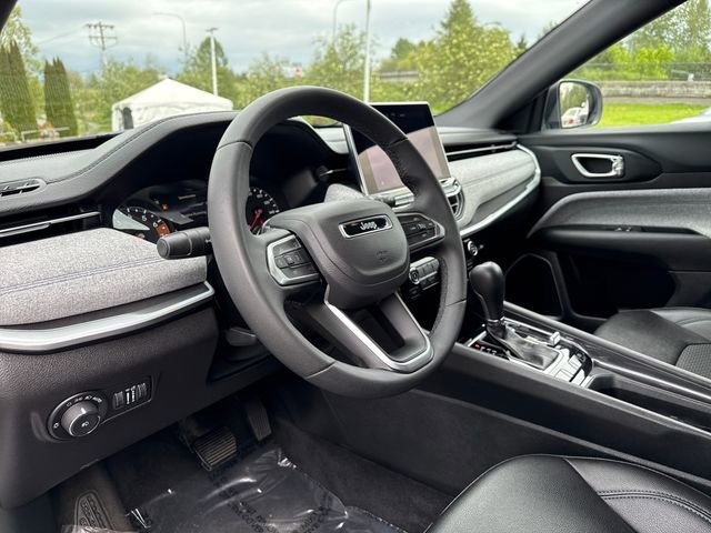 Used 2024 Bright White Clearcoat Jeep Latitude image 14