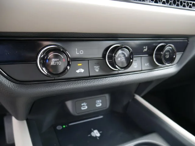 Used 2027 Platinum White Pearl Honda LX image 13