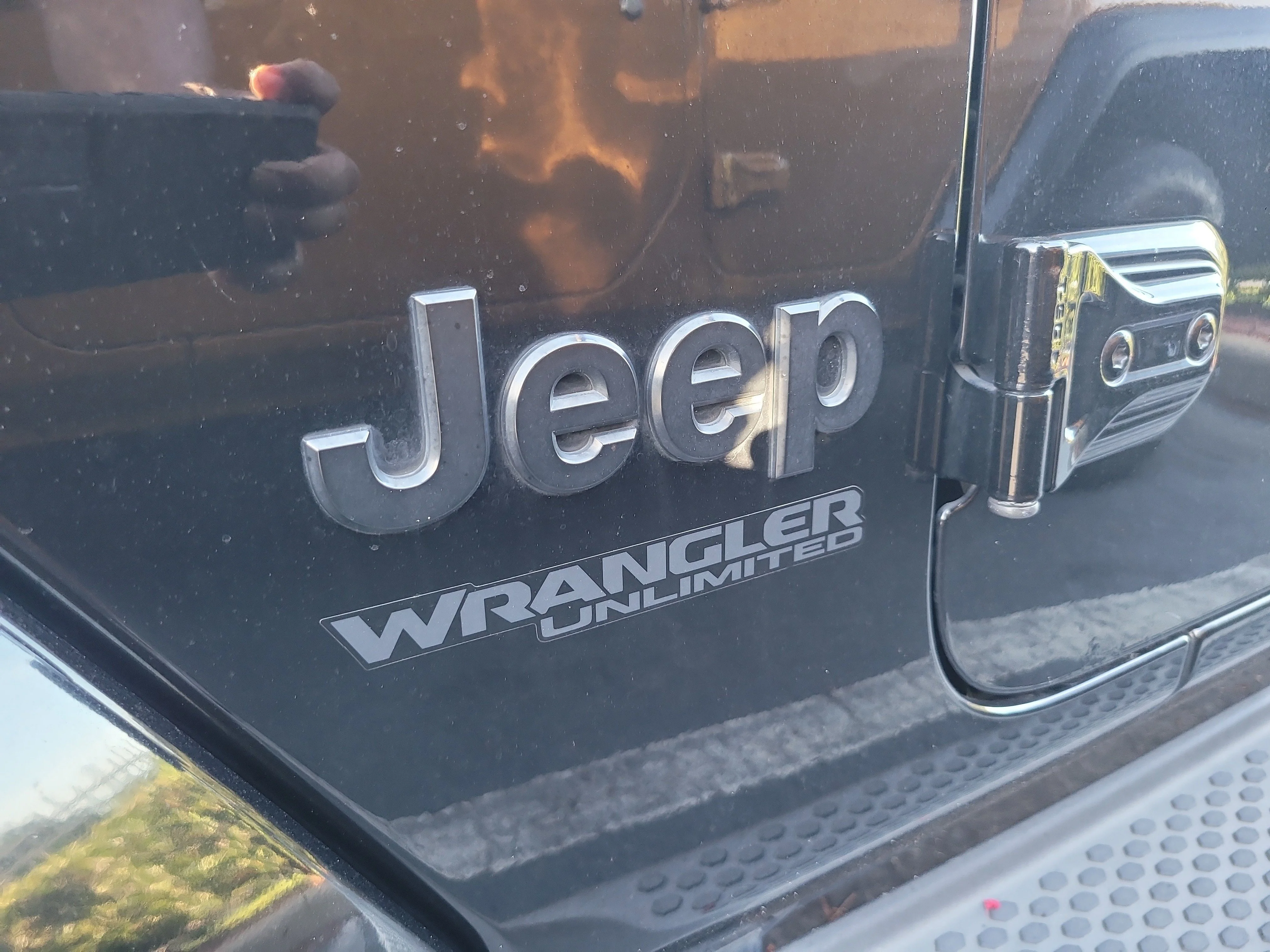 Used 2020 Black Clearcoat Jeep Sahara Altitude image 9