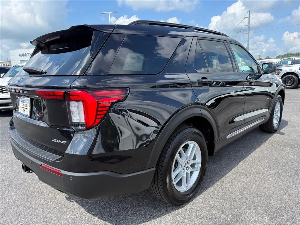Used 2025 Black Ford Active image 7