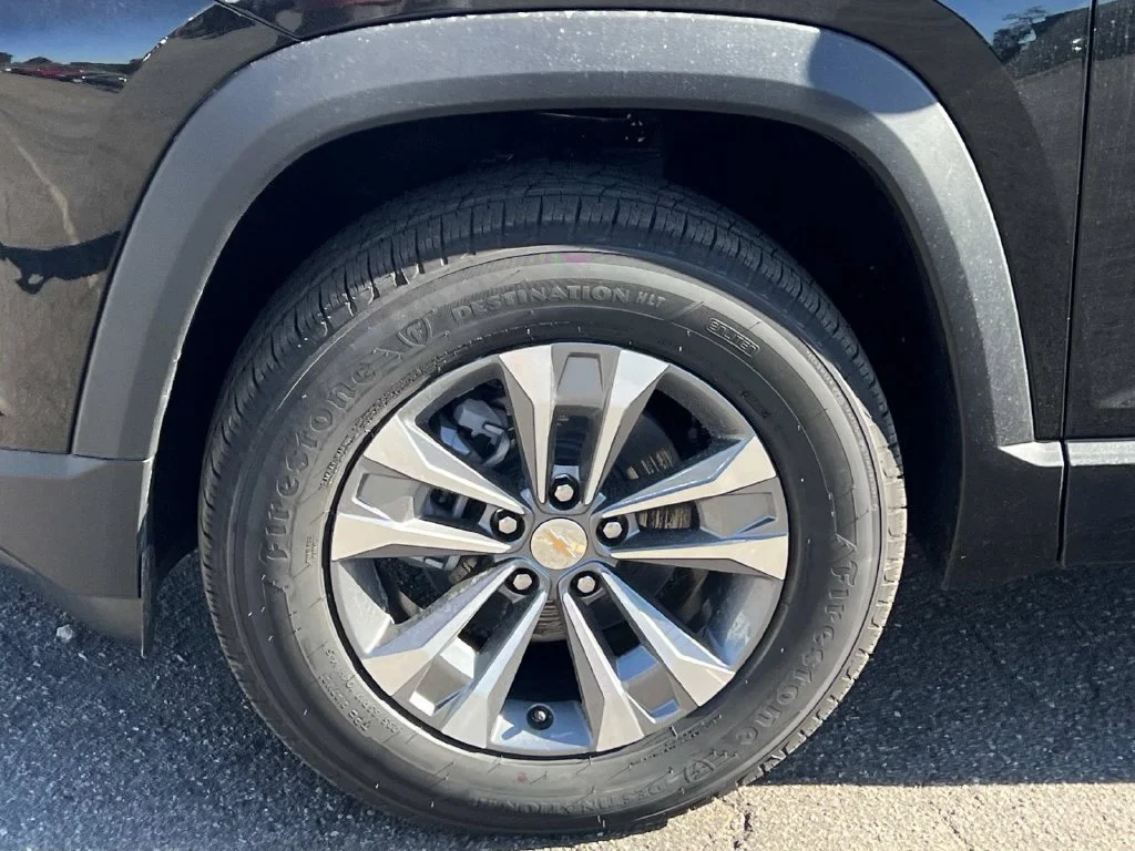 2027 Chevrolet Equinox LT - Photo 8
