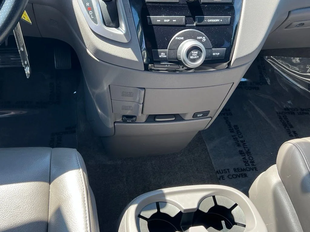 Used 2013 Polished Metal Metallic Honda EX-L image 18