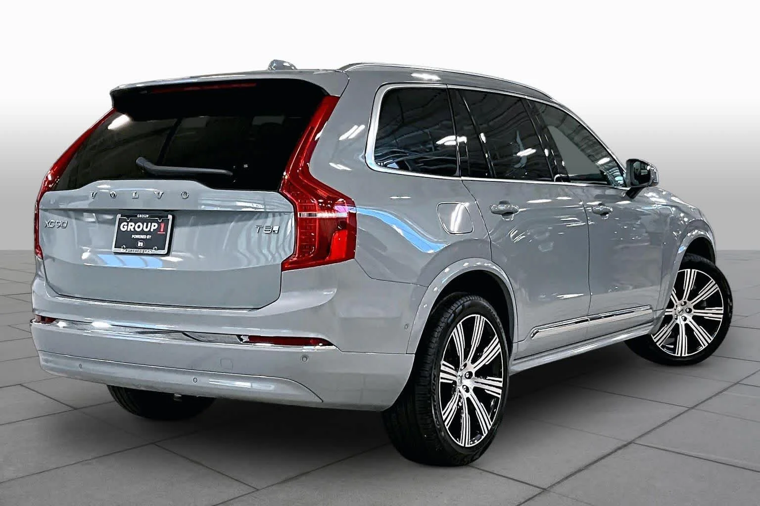 Certified Used 2025 Vapour Grey Volvo Plus image 13