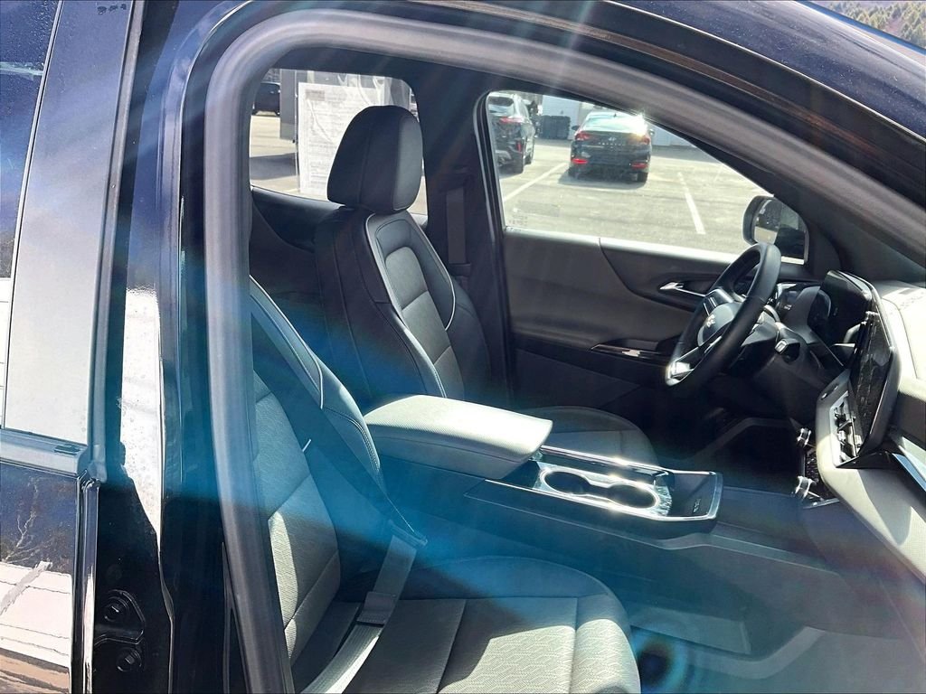 Used 2025 Mosaic Black Metallic Chevrolet LT image 11