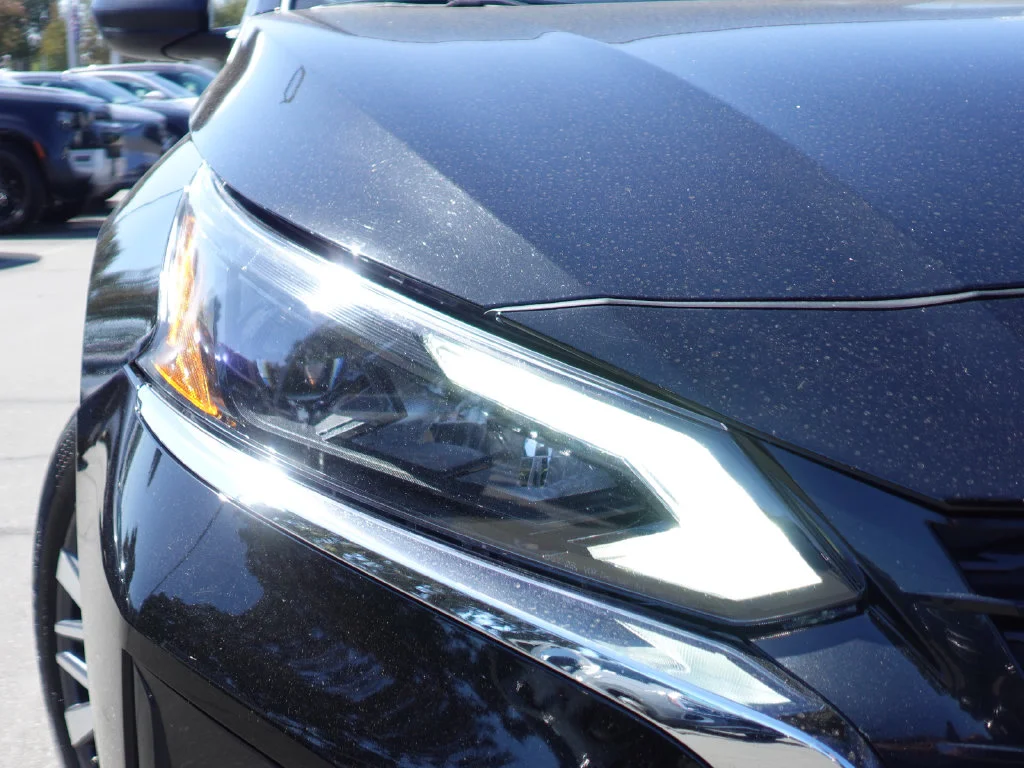 Used 2025 Super Black Clearcoat Nissan 2.5 SV image 3