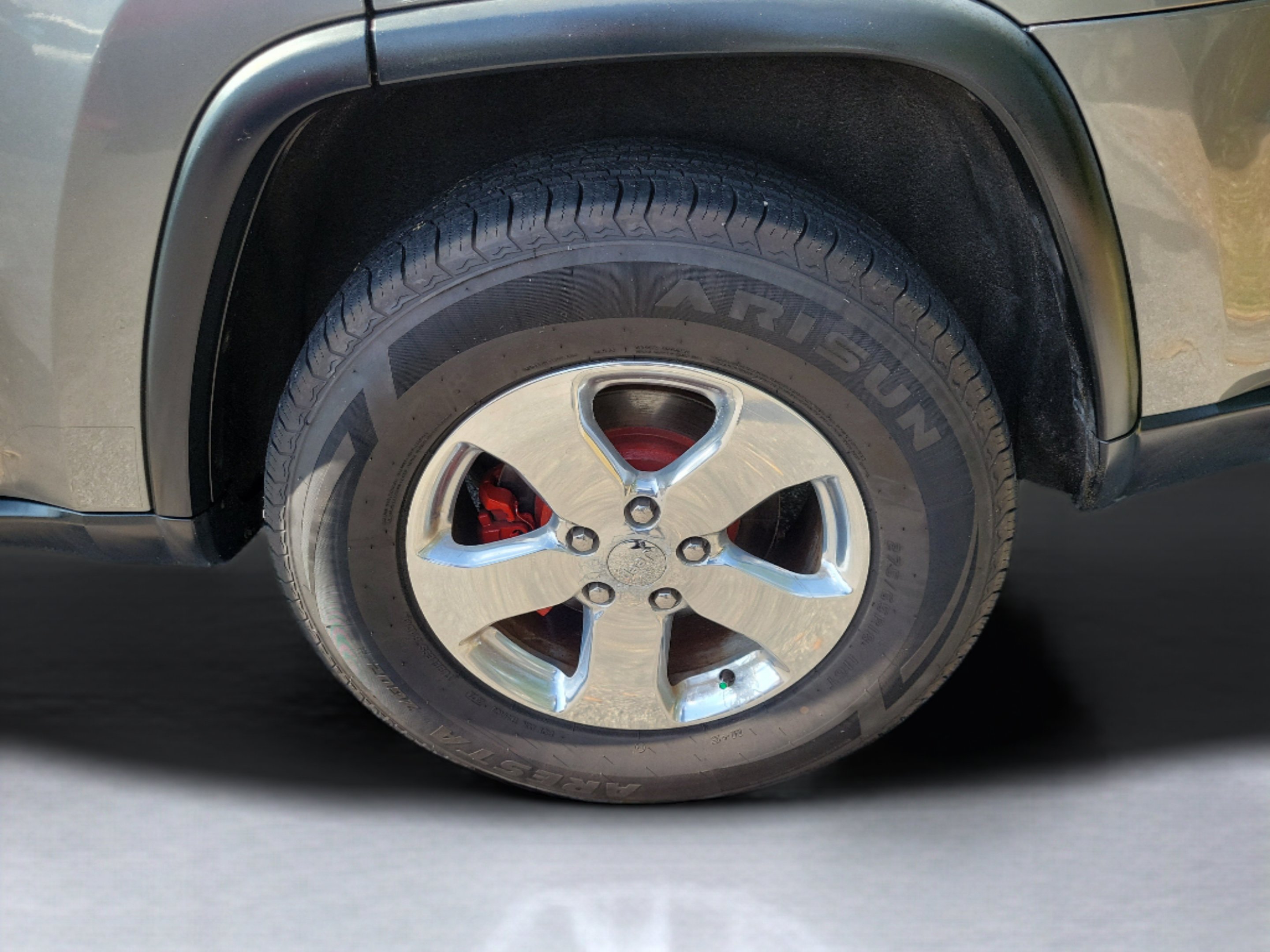 Used 2012 Mineral Gray Metallic Clearcoat Jeep Laredo image 9