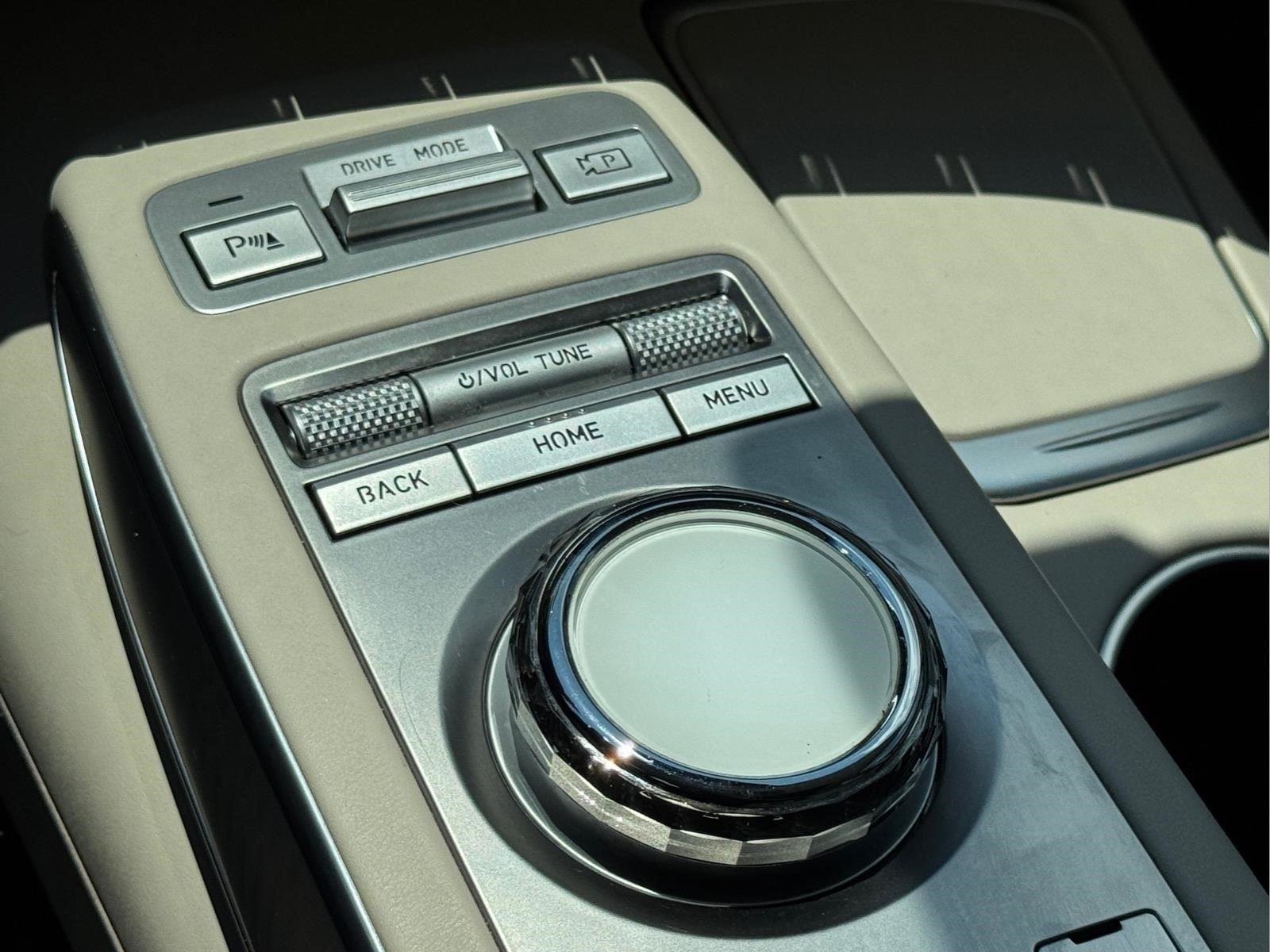 2024 GENESIS GV70 Standard - Photo 25