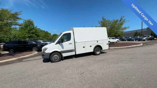 Used 2018 White Mercedes-Benz NA image 2