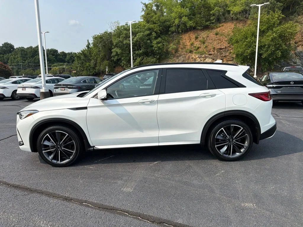 Used 2024 Radiant White INFINITI SPORT image 4
