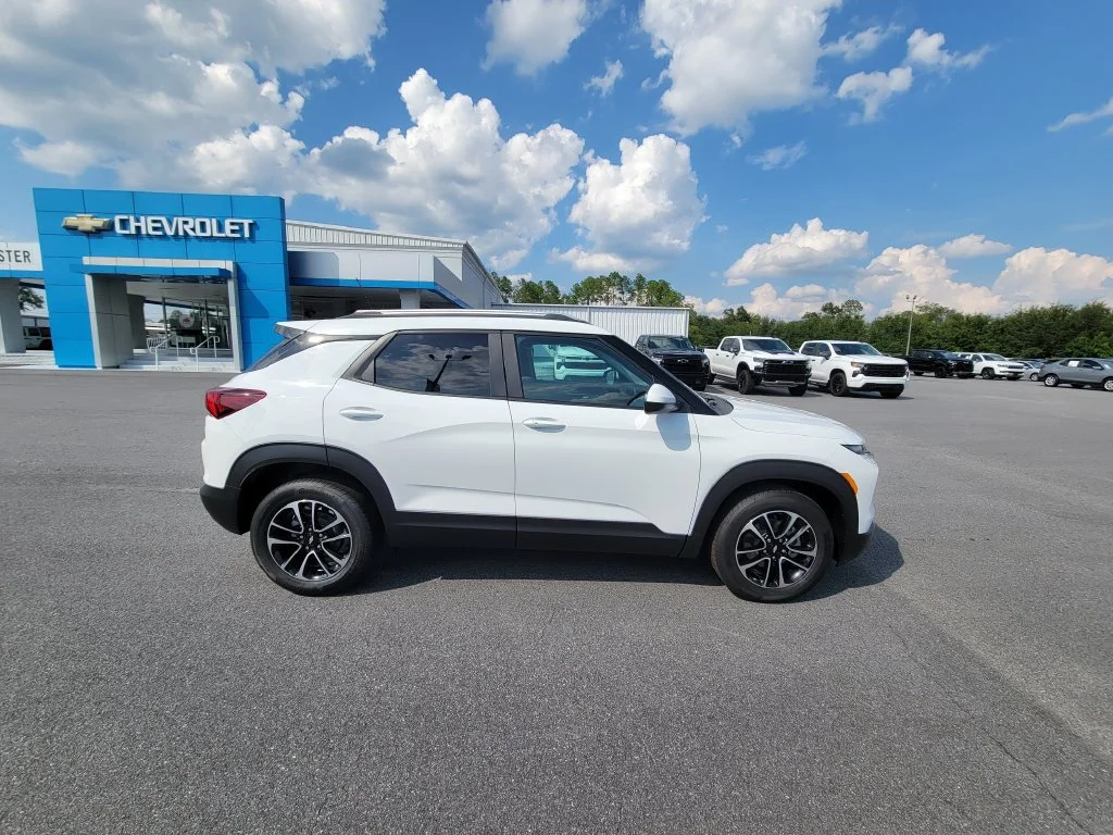 New 2026 Summit White Chevrolet LT image 7