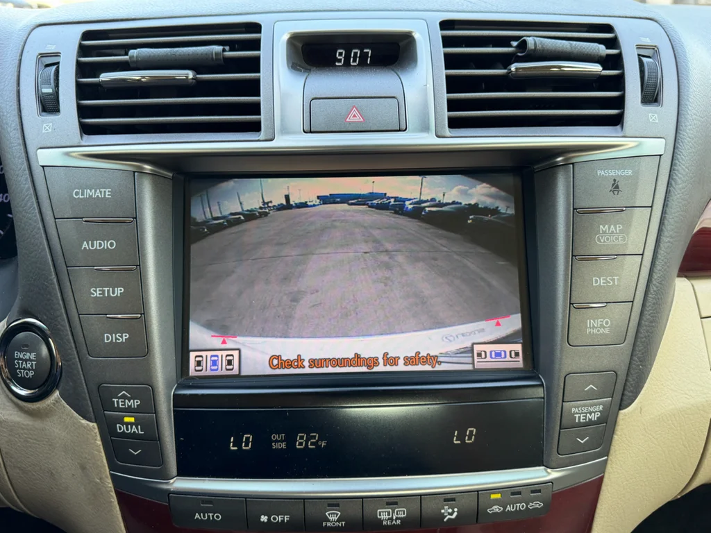 Used 2011 Starfire Pearl Lexus Base image 18